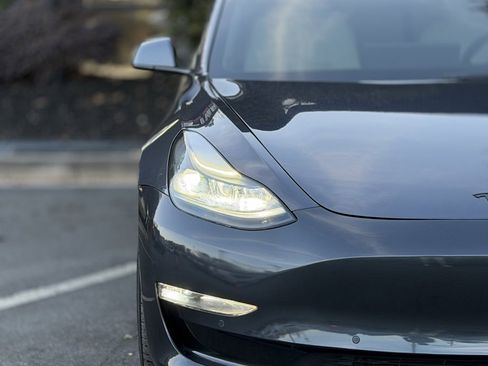 Used 2022 Tesla Model 3 Performance image 4