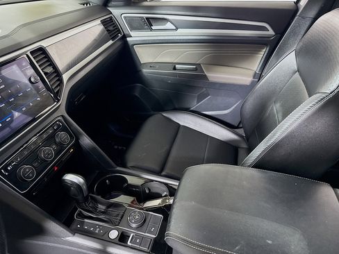 Used 2022 Volkswagen Atlas Cross Sport SEL R-Line image 25