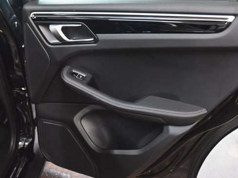 Used 2023 Porsche Macan image 13