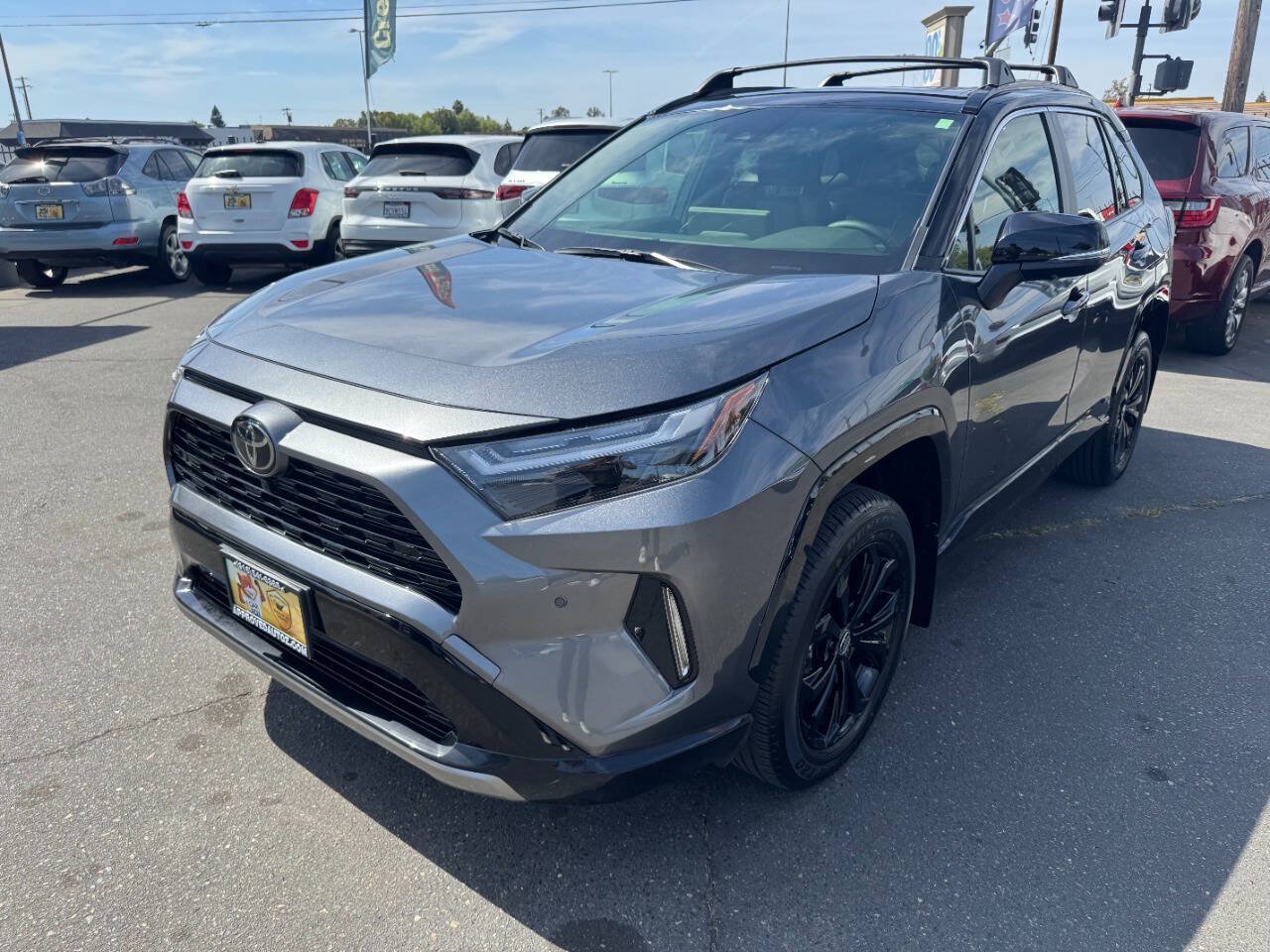 Used 2025 Toyota RAV4 XSE w/ Advanced Technology Package AWD/4WD image 4
