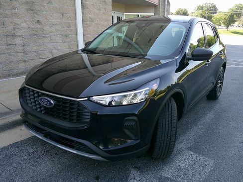 Used 2023 Ford Escape Active w/ Tech Pack #1 AWD/4WD image 2
