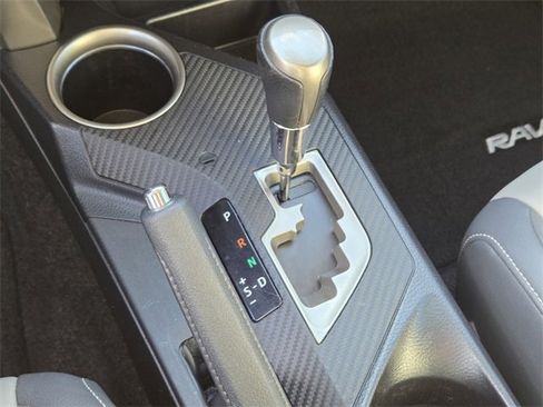 Used 2015 Toyota RAV4 Limited image 24