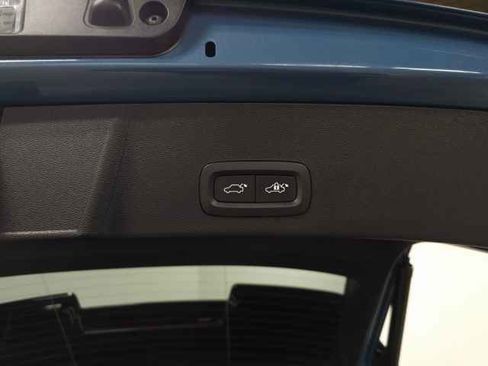 Certified 2023 Volvo XC40 Recharge Ultimate w/ Protection Package Premier image 10