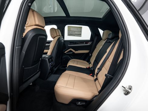 Certified 2026 Porsche Cayenne E-Hybrid image 18