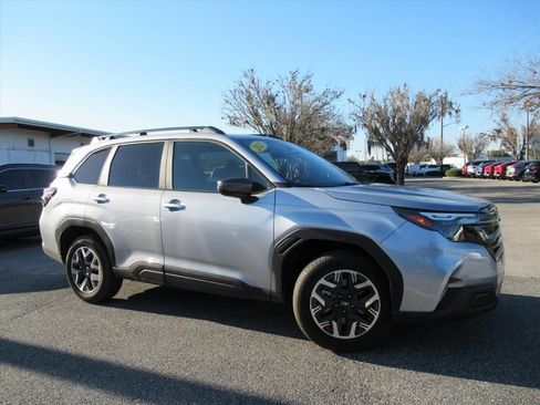 Used 2025 Subaru Forester Premium image 2