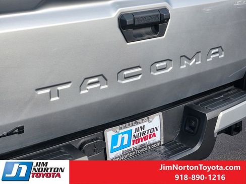 Used 2025 Toyota Tacoma TRD Off-Road image 11