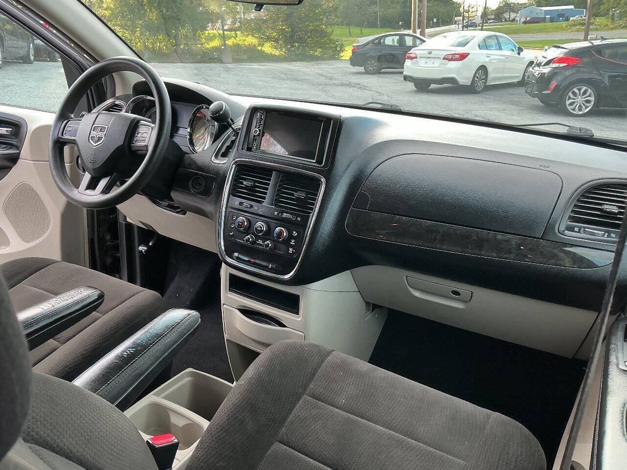 Used 2012 Dodge Grand Caravan SE FWD image 18
