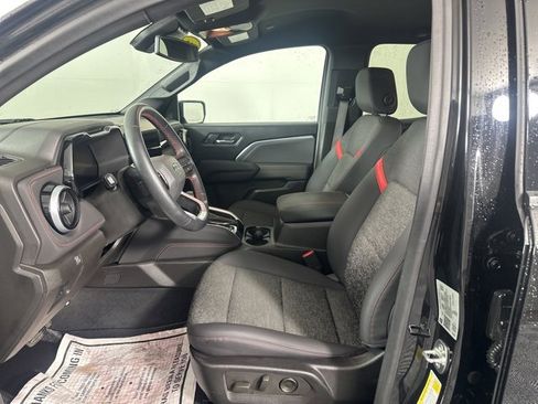 Used 2024 Chevrolet Colorado Z71 w/ Z71 Convenience Package 2 image 17