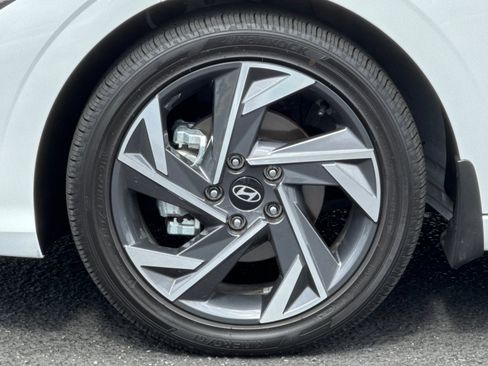Used 2025 Hyundai Elantra Limited FWD image 13