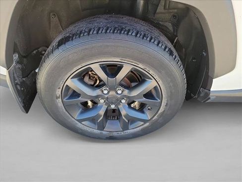Used 2022 Toyota RAV4 LE AWD/4WD image 11