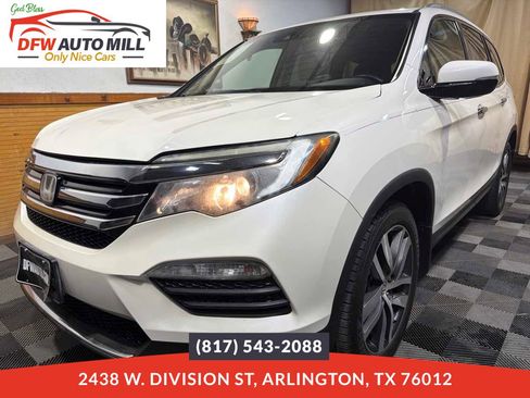 Used 2017 Honda Pilot Touring image 1