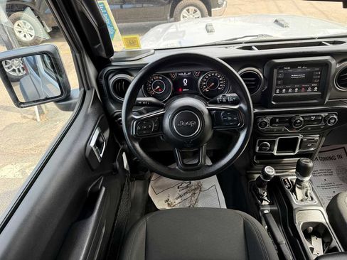 Used 2022 Jeep Wrangler Willys image 9