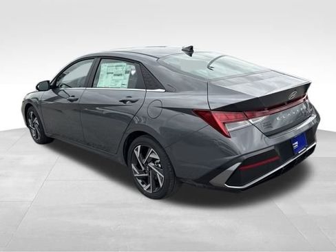 New 2026 Hyundai Elantra Limited FWD image 3