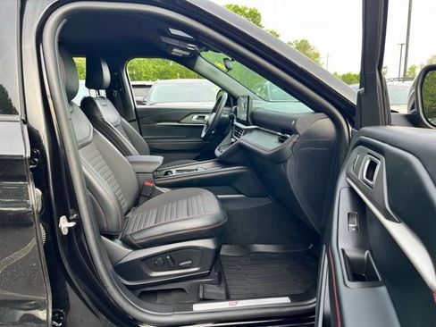 Used 2025 Ford Explorer ST-Line w/ ST-Line Street Pack AWD/4WD image 24