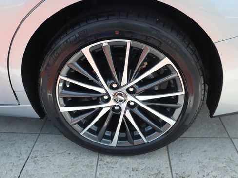 Used 2025 Lexus ES 350 w/ Premium Package image 10