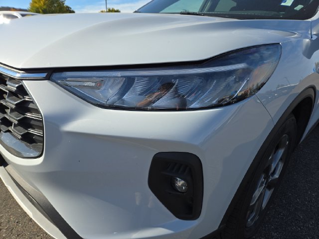 Used 2025 Ford Escape ST-Line Select AWD/4WD image 6