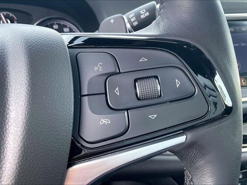 Used 2023 Buick Enclave Essence image 15