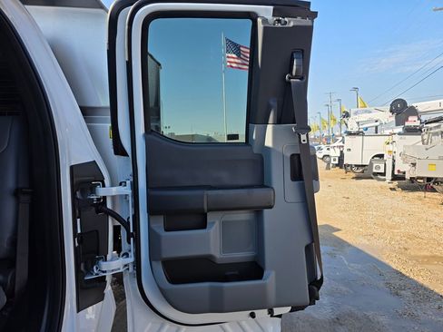 New 2026 Ford F450 XL w/ XL Chrome Package image 22