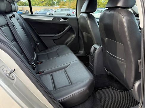 Used 2013 Volkswagen Jetta SE image 17