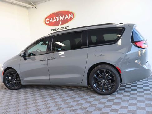 Used 2023 Chrysler Pacifica Touring-L w/ S Appearance Package FWD image 3