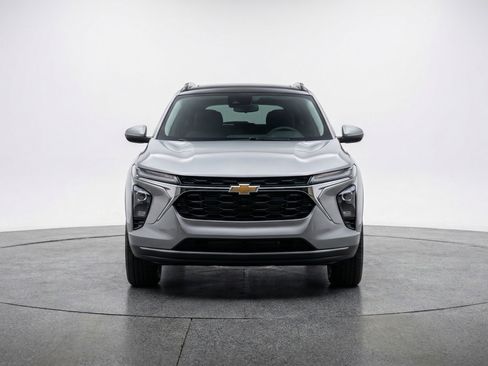 Used 2025 Chevrolet TrailBlazer LT image 2