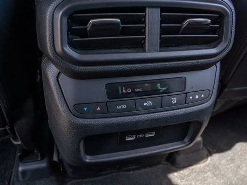 Used 2025 Honda Pilot Touring image 22