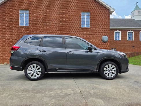 Used 2022 Subaru Forester AWD/4WD image 4