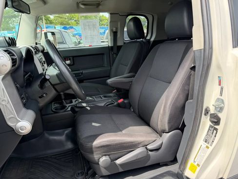Used 2014 Toyota FJ Cruiser 4WD w/ Convenience Package image 13