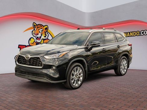 Used 2023 Toyota Highlander Limited FWD image 1