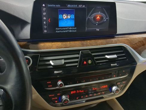 Used 2019 BMW 530e xDrive w/ Luxury Package image 35