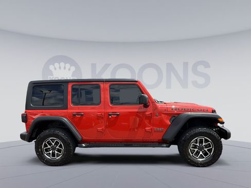 Used 2024 Jeep Wrangler Unlimited Rubicon AWD/4WD image 12