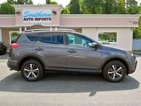 Used 2018 Toyota RAV4 XLE w/ Plus Extra Value Package image 6