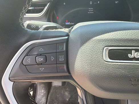 Used 2025 Jeep Grand Cherokee L Altitude AWD/4WD image 30