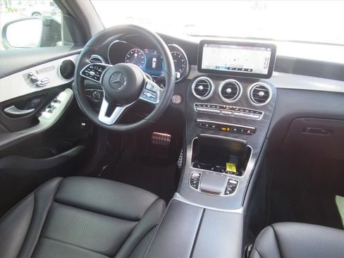 Used 2022 Mercedes-Benz GLC 300 4MATIC image 13