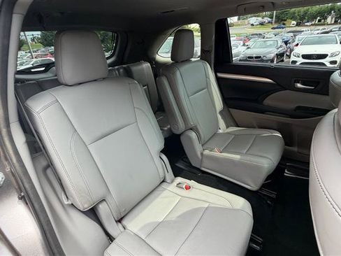 Used 2015 Toyota Highlander XLE AWD/4WD image 21