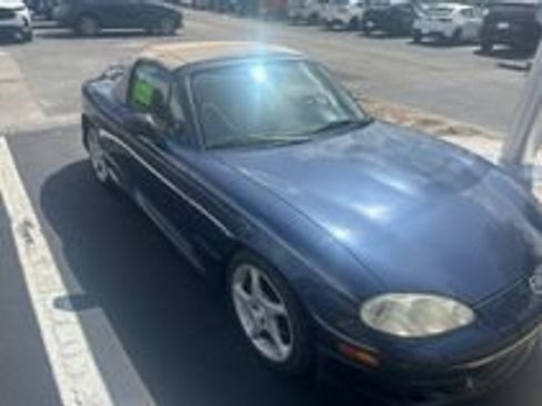 Used 2003 MAZDA MX-5 Miata RWD image 2