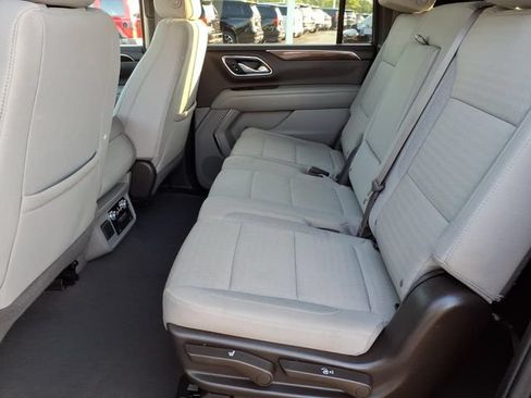 Used 2022 GMC Yukon XL SLE w/ Gmc Pro Safety Plus Package AWD/4WD image 7