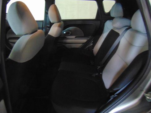 Used 2015 Kia Soul FWD image 10