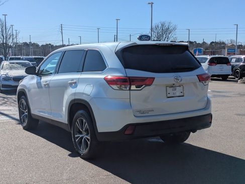 Used 2019 Toyota Highlander LE image 6