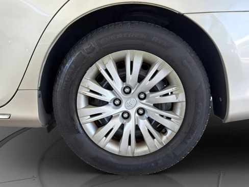 Used 2014 Toyota Camry LE FWD image 25