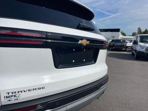 Used 2025 Chevrolet Traverse LT image 29