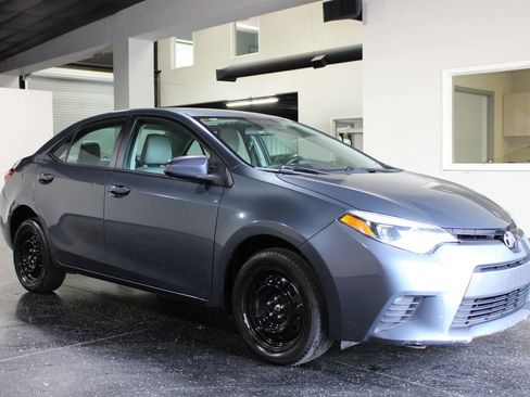 Used 2014 Toyota Corolla LE FWD image 30