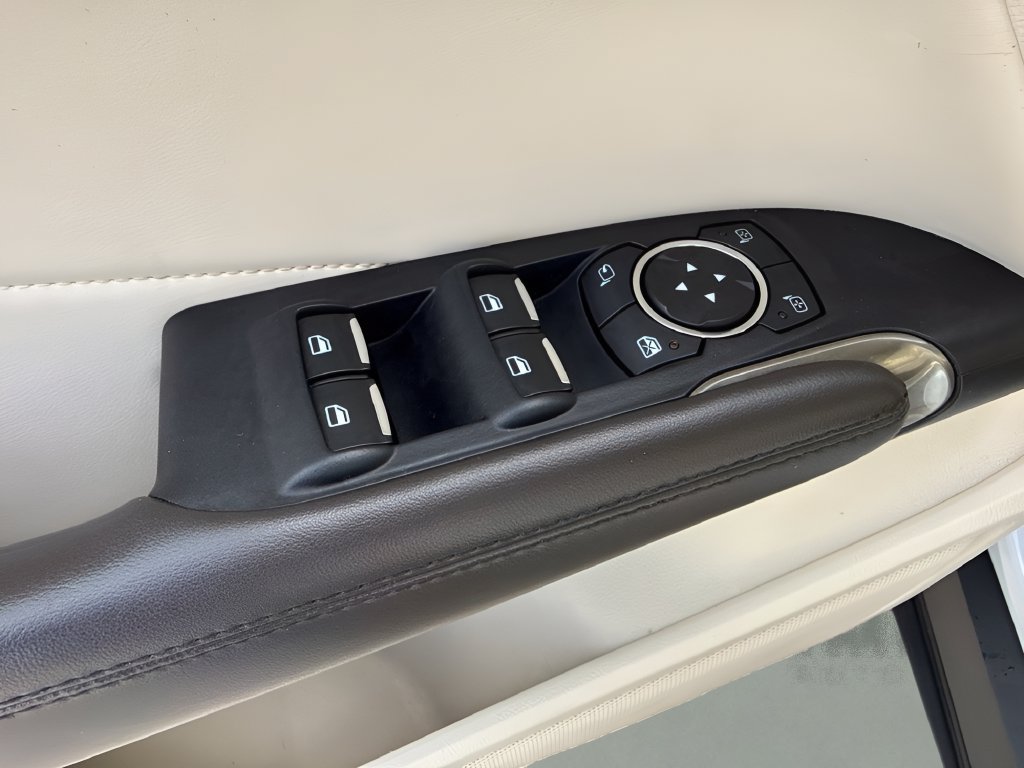 Used 2015 Lincoln MKC FWD w/ Equipment Group 101A Select image 27