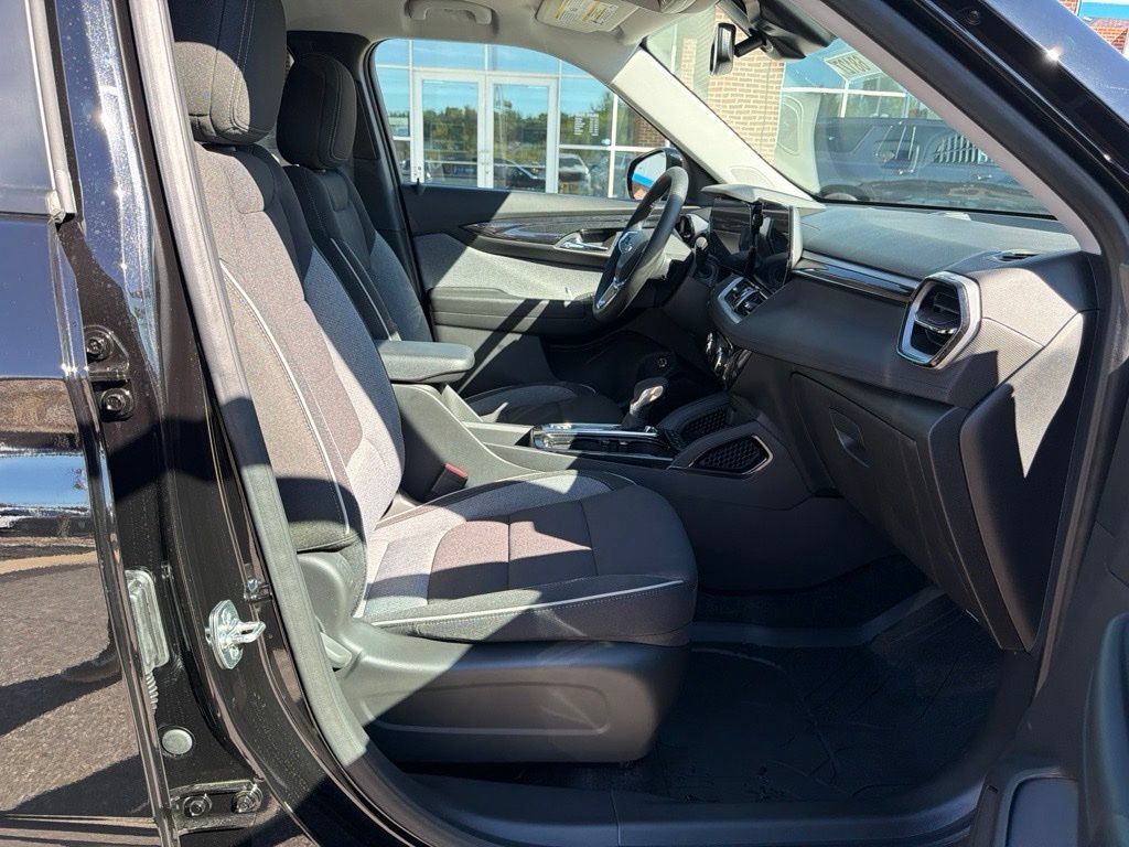 New 2026 Chevrolet TrailBlazer LT w/ Convenience Package AWD/4WD image 39