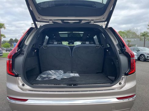 Certified 2025 Volvo XC90 T8 Ultra AWD/4WD image 16