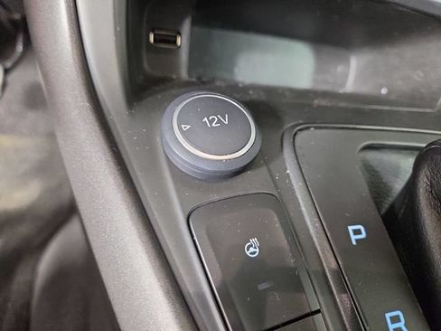 Used 2017 Ford Focus SEL w/ Cold Weather Package FWD image 27