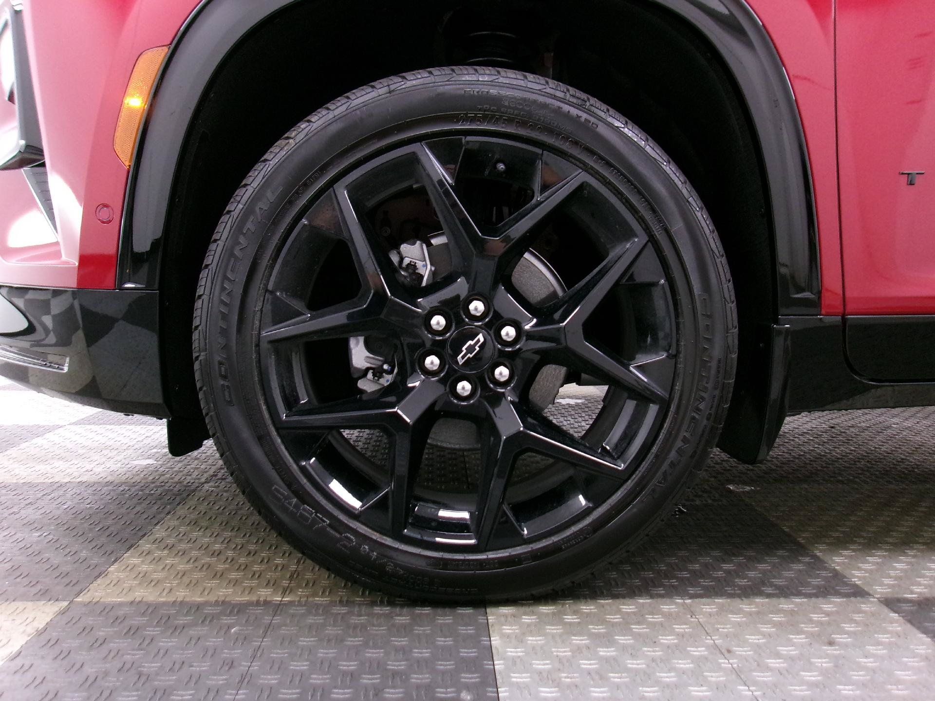 New 2026 Chevrolet Traverse RS w/ LPO, Floor Liner Package FWD image 17