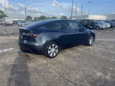 Used 2024 Tesla Model Y Long Range AWD/4WD image 2