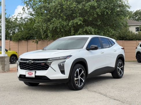 Used 2025 Chevrolet Trax RS FWD image 7