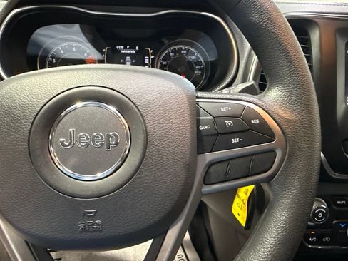 Used 2020 Jeep Cherokee Latitude AWD/4WD image 11